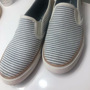 American Eagle slip on sneakers